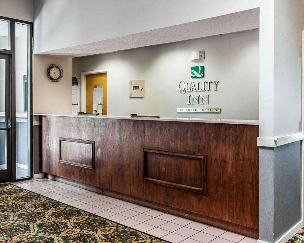 Quality Inn Rochester South Beltér fotó